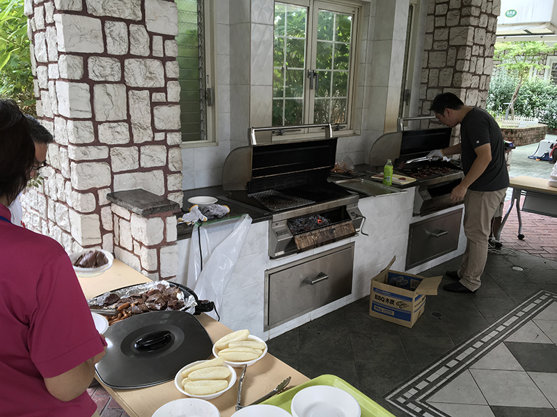お食事の準備中!BBQ焼いてまーす!良
