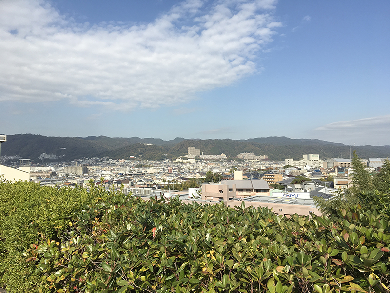 豊泉家北緑丘から見える箕面の山々