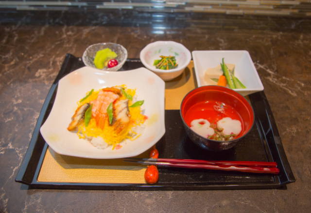 昼食「ちらし寿司」